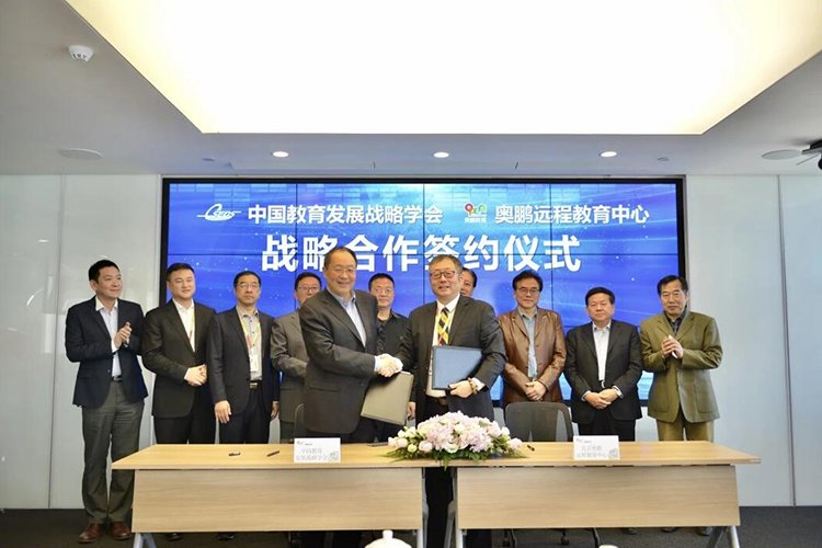 30学员陆续来到乐天堂电子在线平台乐