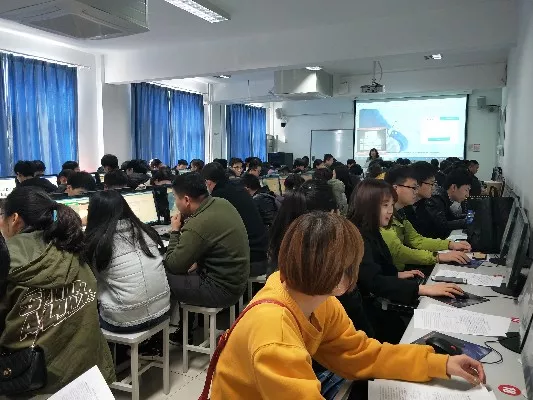 迎着温暖的春风和和煦的阳光