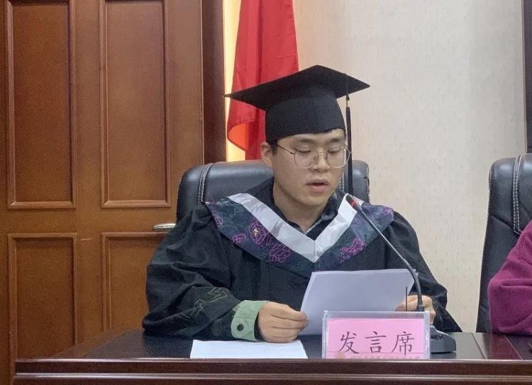 4月20日晚7点在南充电大隆重举行了